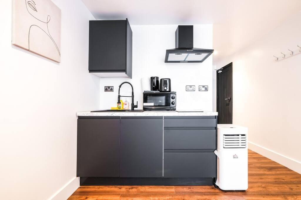 Spacious Apartment In Piccadilly Sleep 6 Vrb London Exterior photo