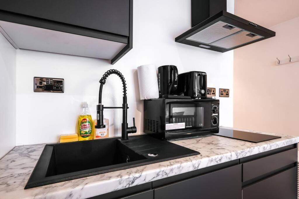 Spacious Apartment In Piccadilly Sleep 6 Vrb London Exterior photo