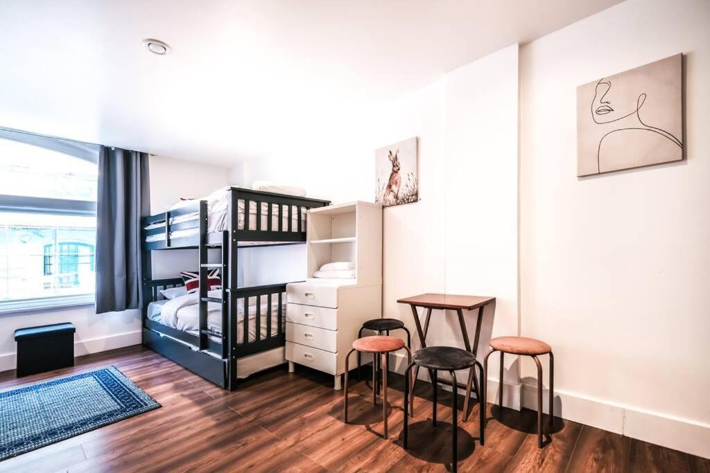 Spacious Apartment In Piccadilly Sleep 6 Vrb London Exterior photo