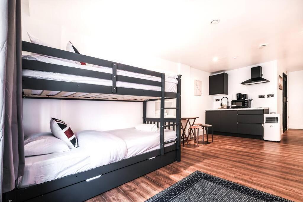 Spacious Apartment In Piccadilly Sleep 6 Vrb London Exterior photo
