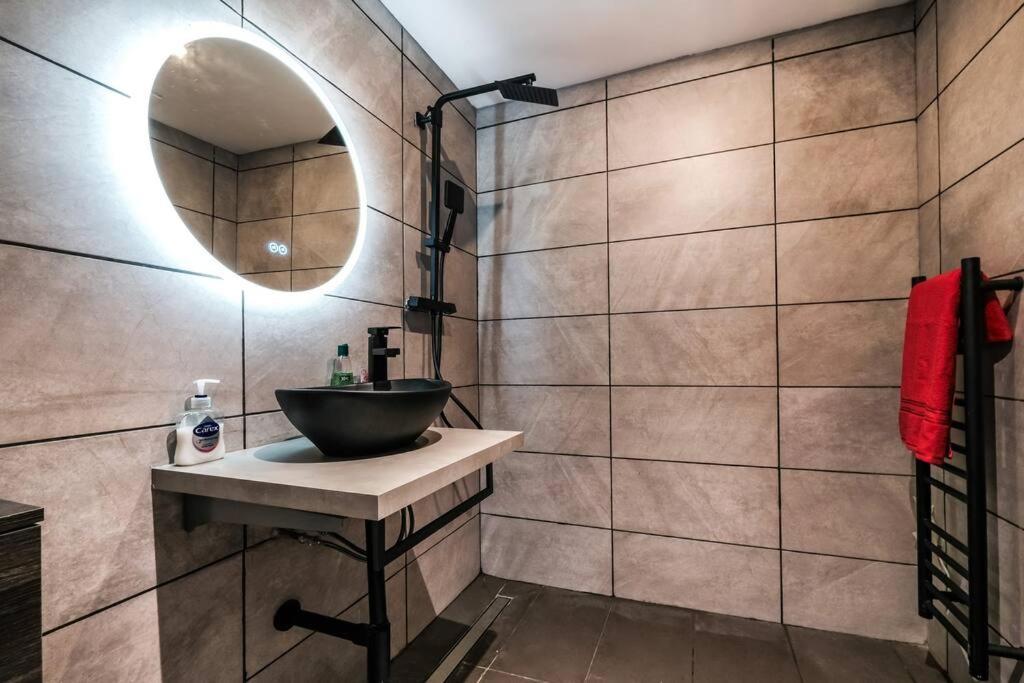 Spacious Apartment In Piccadilly Sleep 6 Vrb London Exterior photo